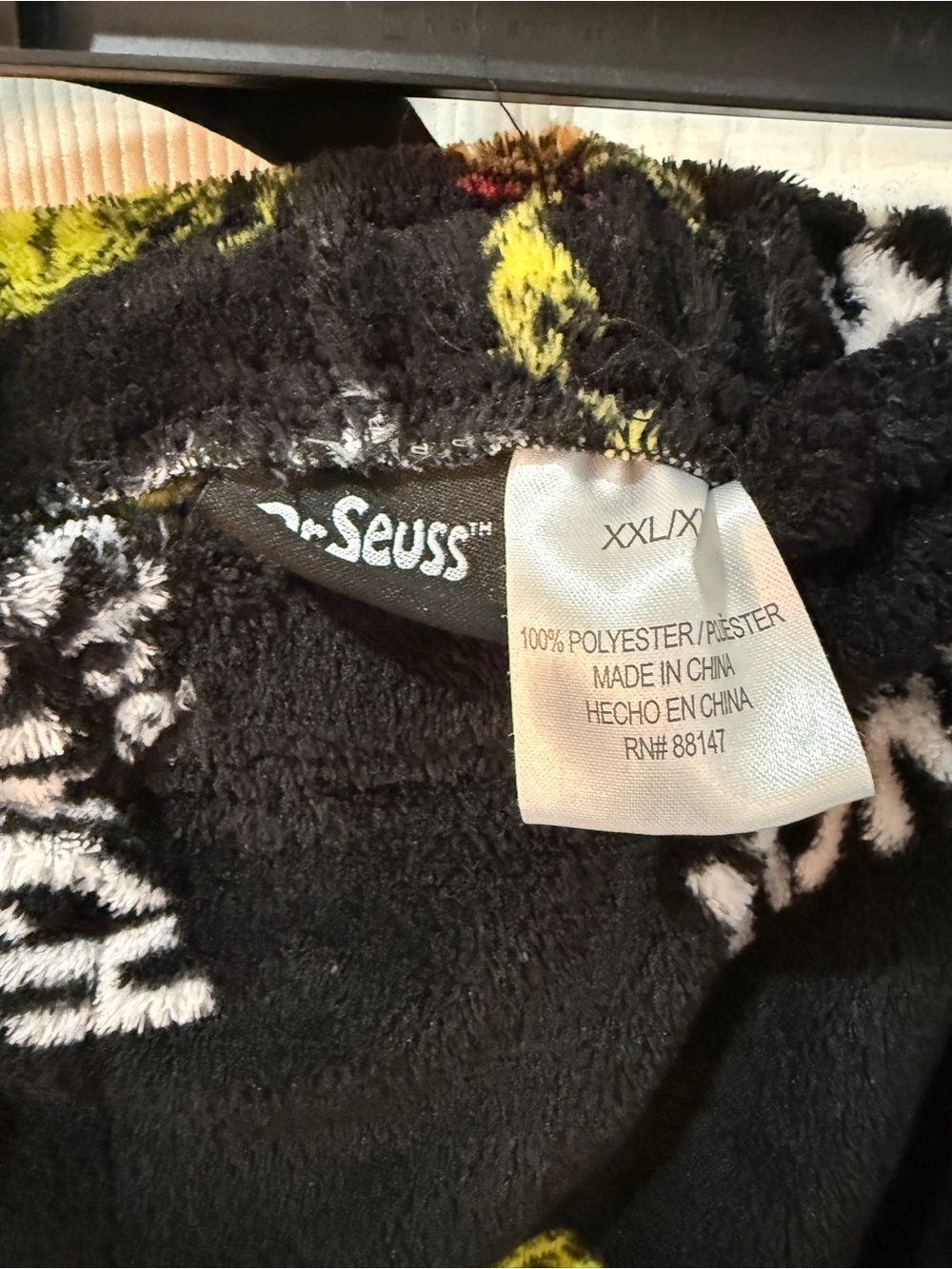 Dr. Seuss Black Tee with Neon Green Grinch Graphic xxl pajamas read description - Picture 5 of 6